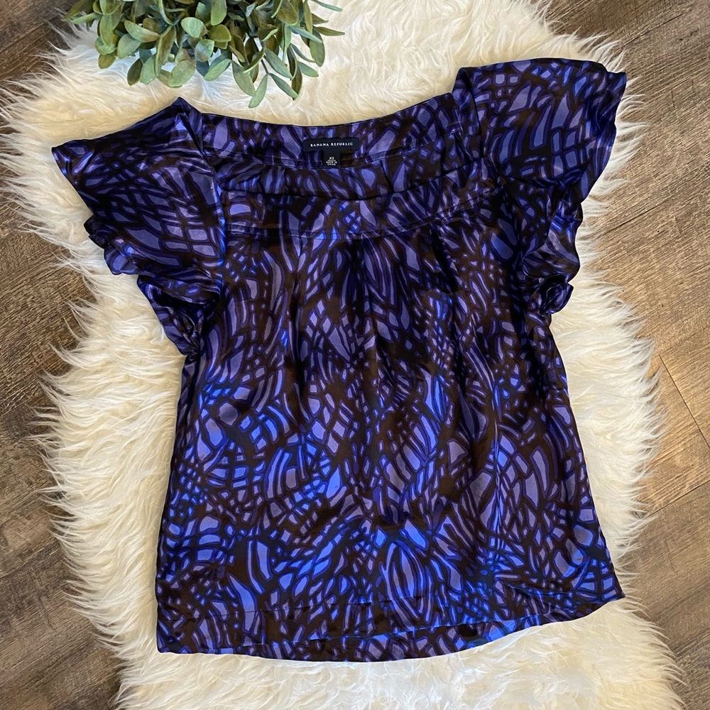 Banana Republic 100% silk flutter sleeve top